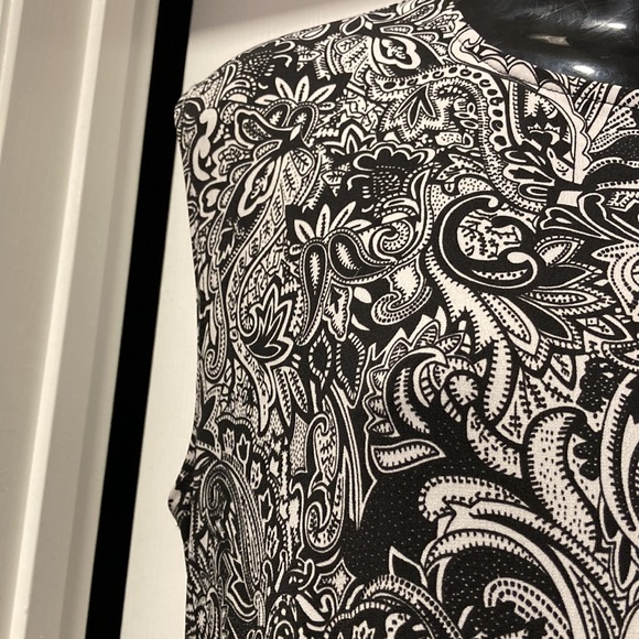 carré noir - Black & White Paisley Print Round Neck Sleeveless Blouse - Sz S - Picture 5 of 8